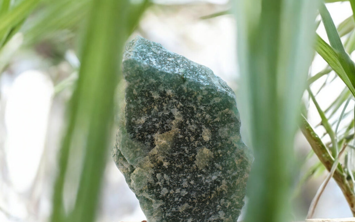 Groene Kwarts op metalen standaard