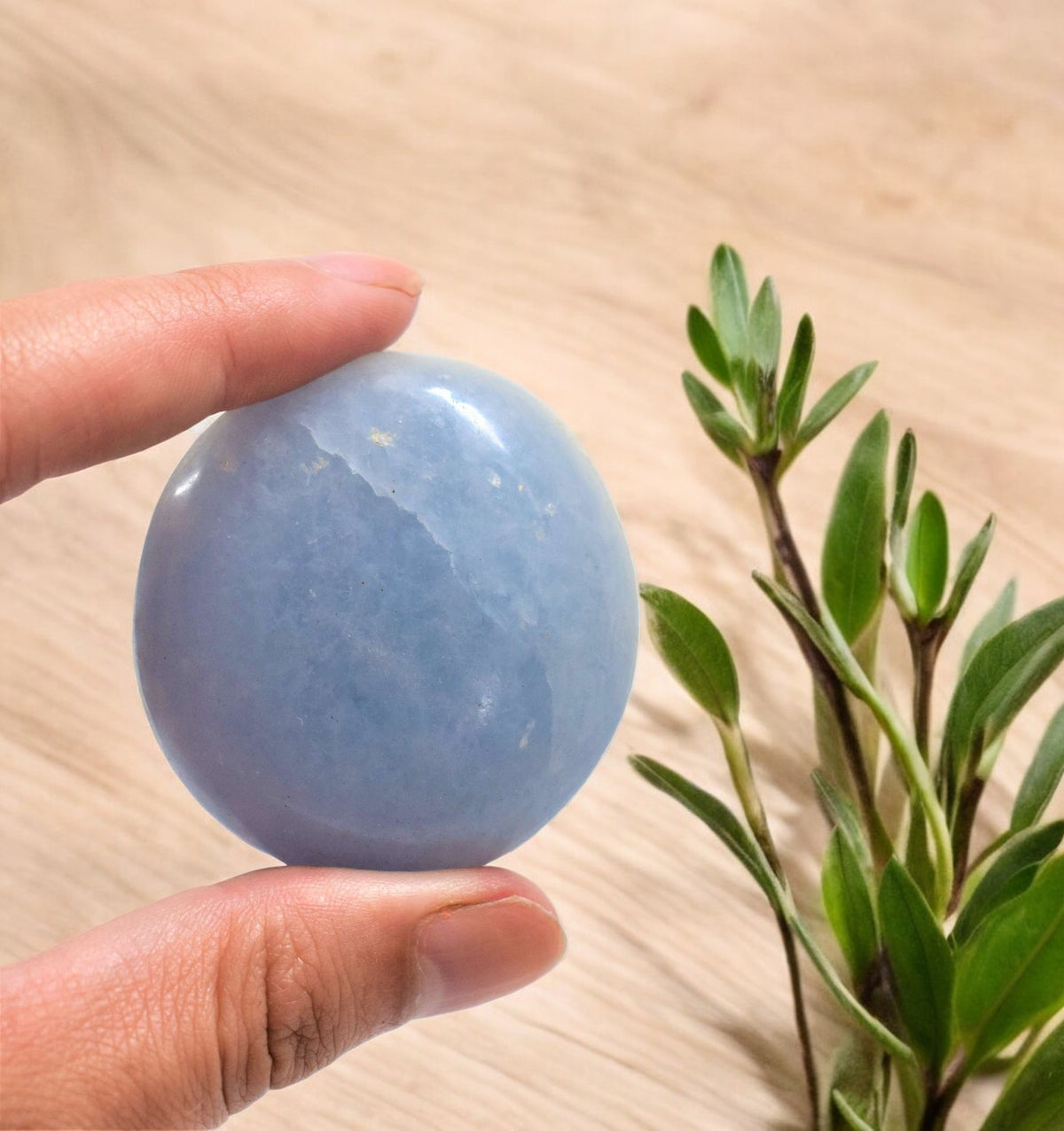 Jumbo blauwe calciet handsteen